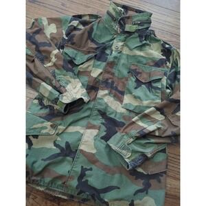 Vtg USArmy Field Jacket Woodland Camo Cold Weather 90s Military Sz M Reg No Hood